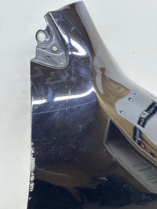 Крыло переднее правое