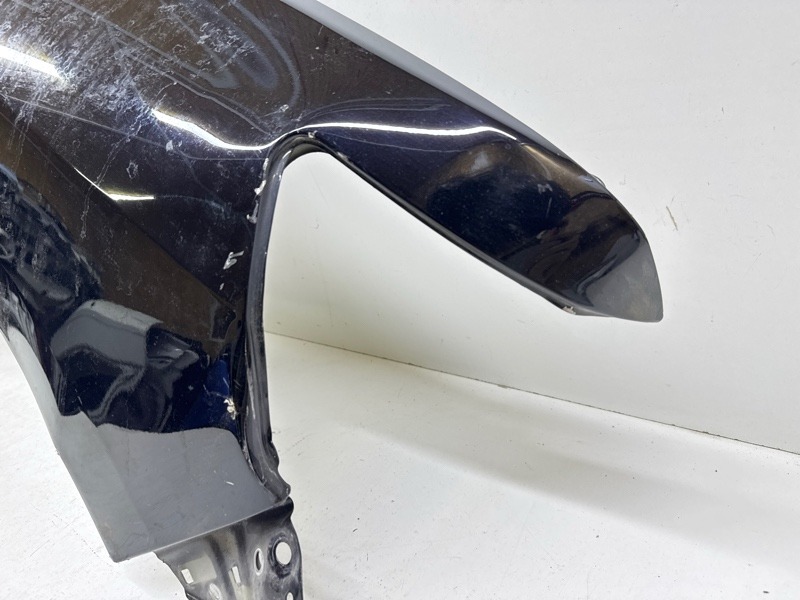 Крыло переднее правое