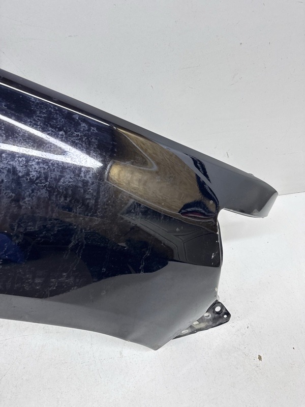 Крыло переднее правое