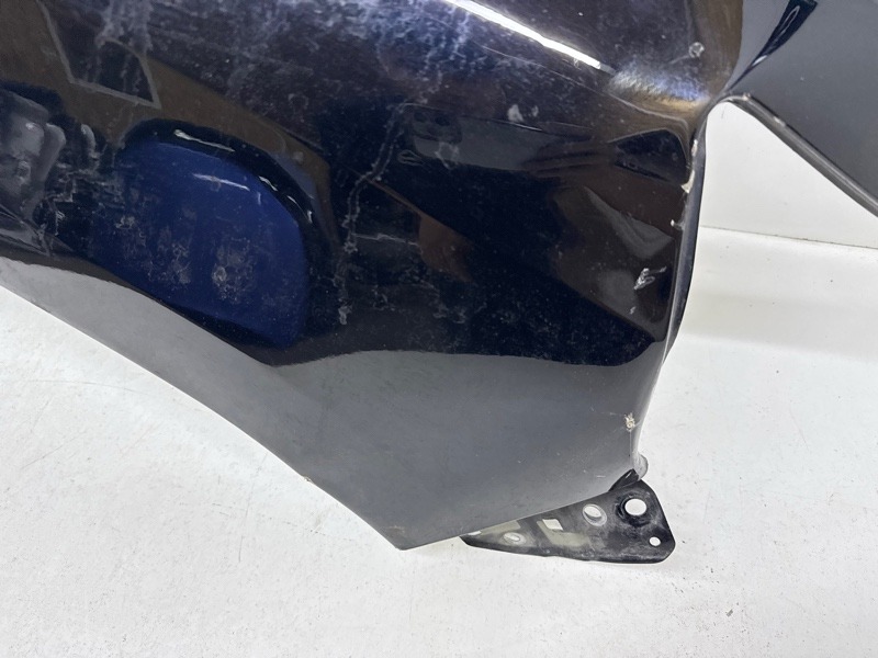 Крыло переднее правое