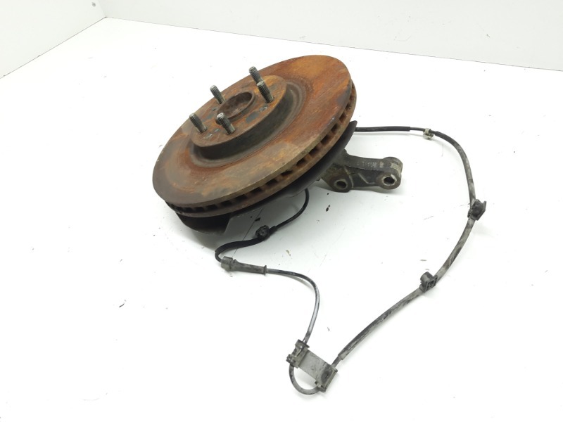 Кулак поворотный передний правый