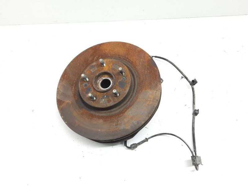 Кулак поворотный передний правый