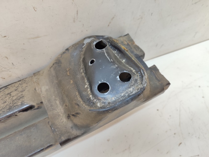 Усилитель заднего бампера