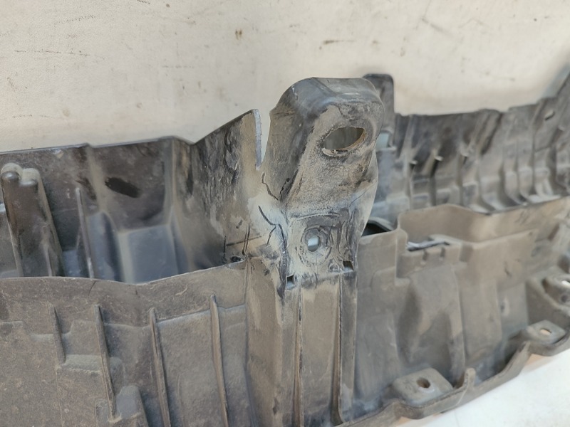 Кронштейн решетки радиатора