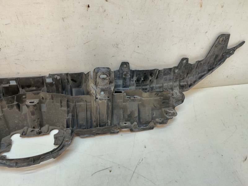 Кронштейн решетки радиатора