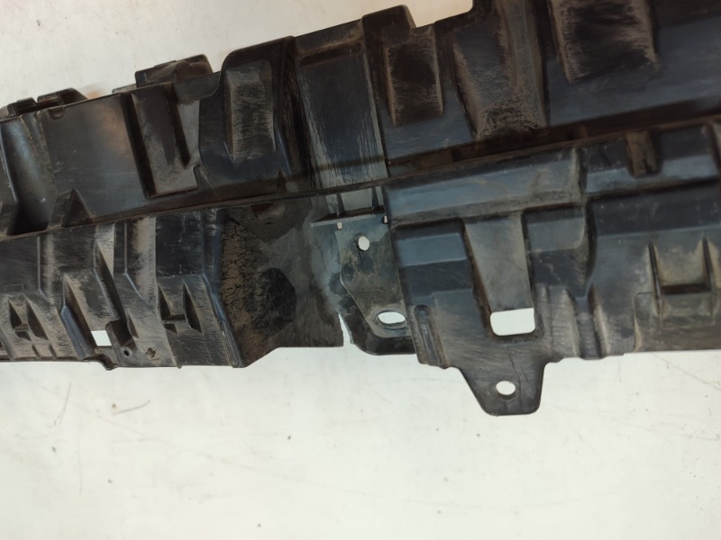 Кронштейн решетки радиатора