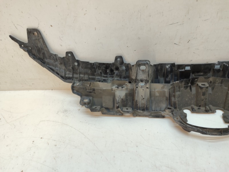 Кронштейн решетки радиатора