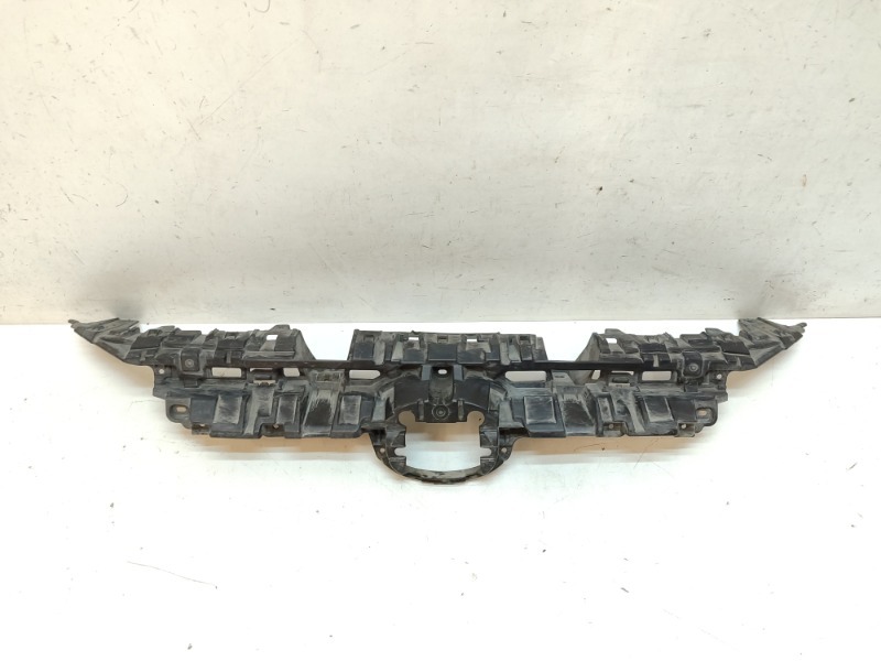 Кронштейн решетки радиатора