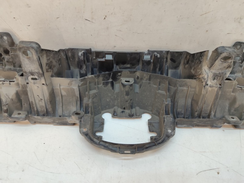 Кронштейн решетки радиатора