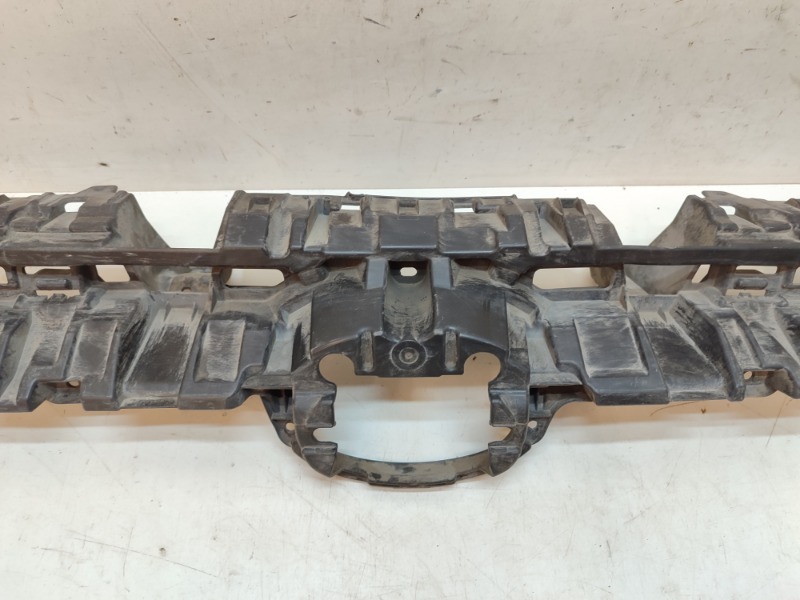 Кронштейн решетки радиатора