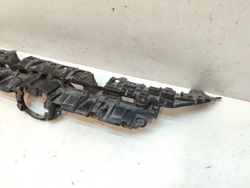 Кронштейн решетки радиатора