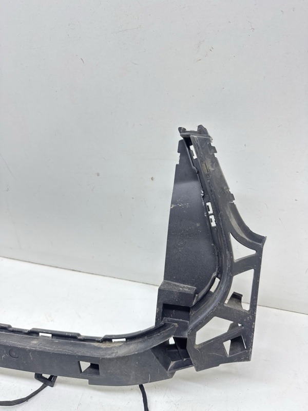 Кронштейн переднего бампера