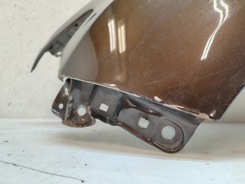 Крыло переднее левое