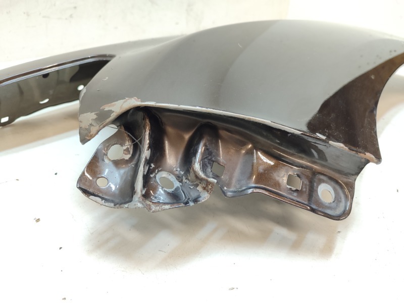 Крыло переднее левое