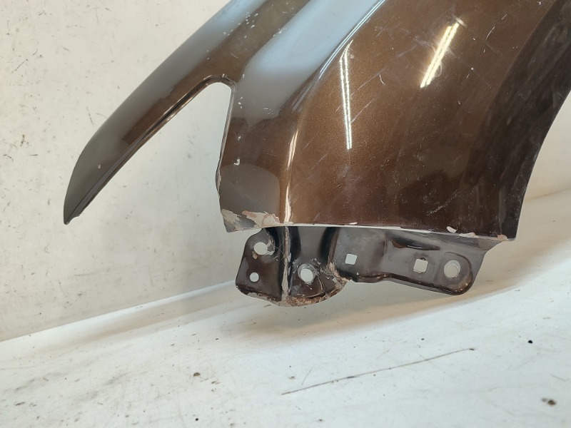 Крыло переднее левое