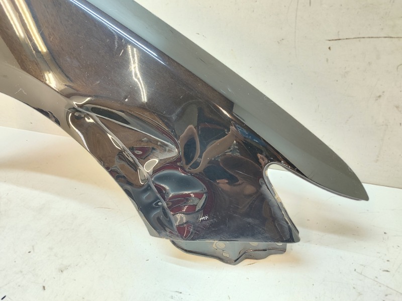 Крыло переднее правое