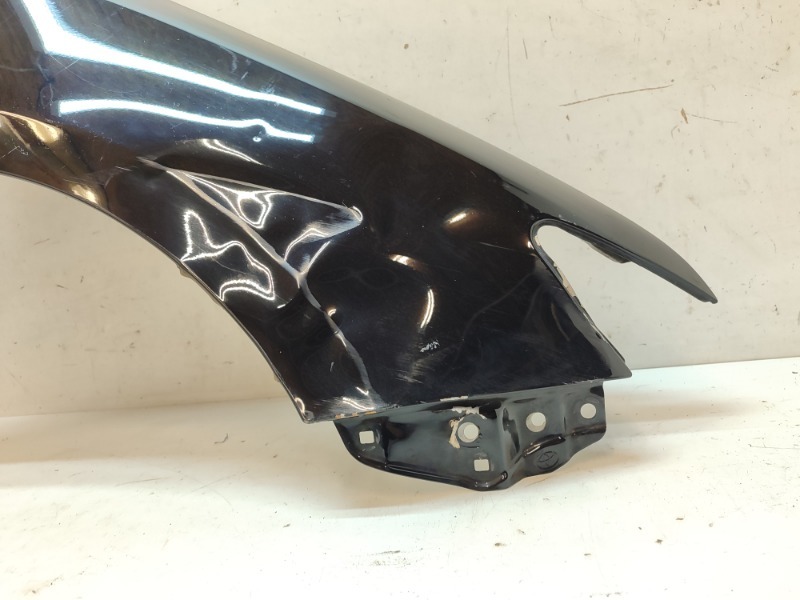 Крыло переднее правое