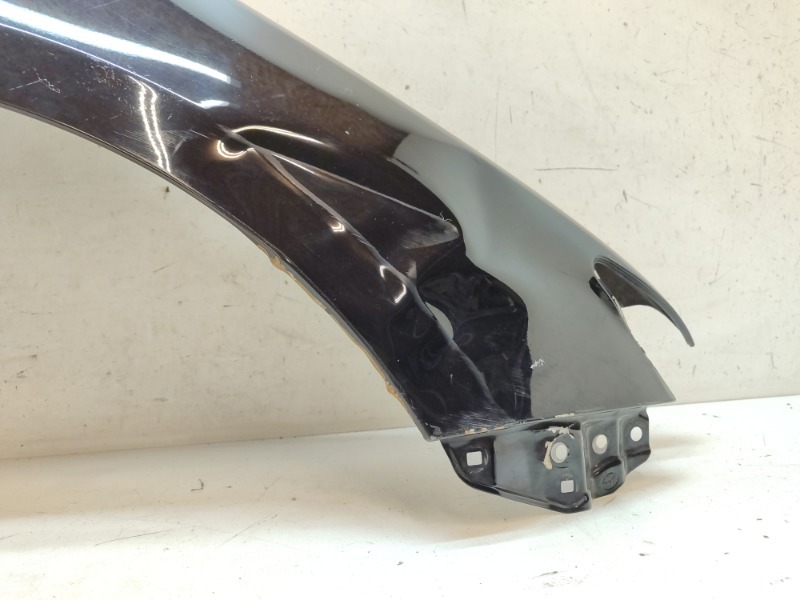 Крыло переднее правое