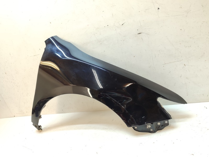 Крыло переднее правое