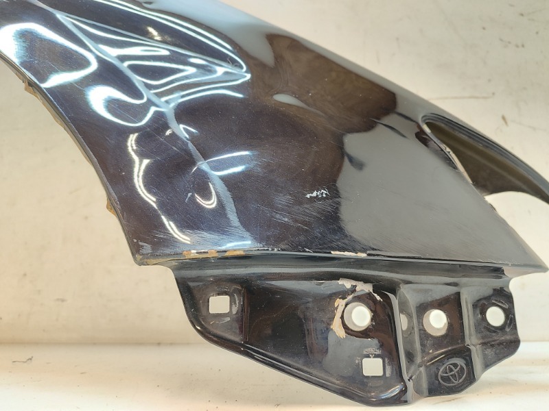 Крыло переднее правое