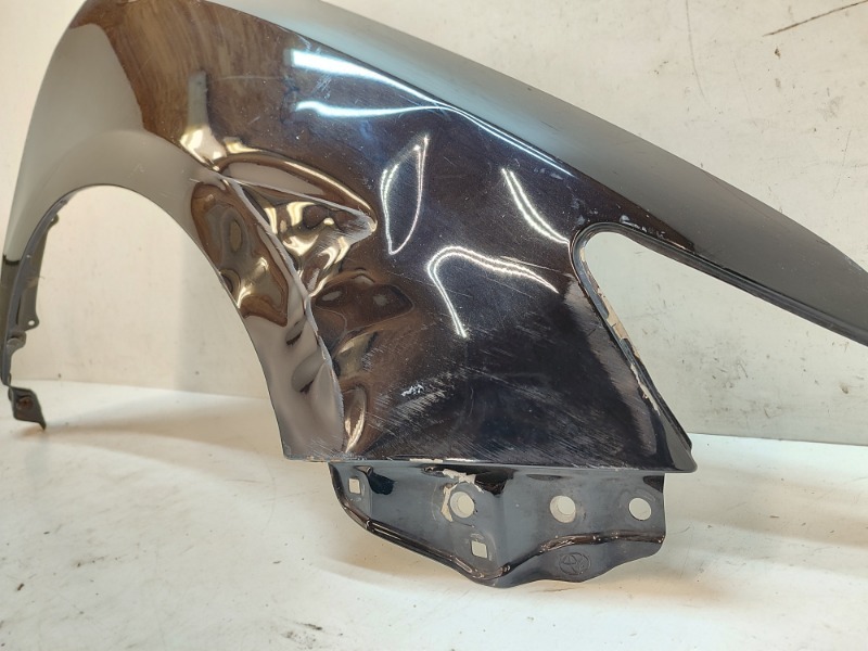 Крыло переднее правое