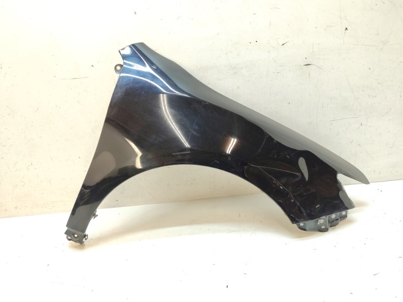 Крыло переднее правое