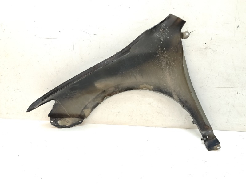 Крыло переднее правое