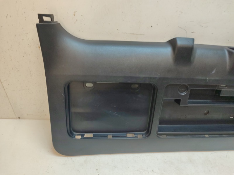 Обшивка крышки багажника