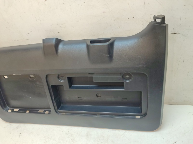 Обшивка крышки багажника