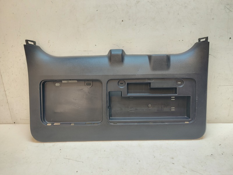 Обшивка крышки багажника