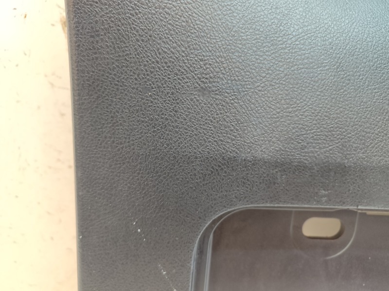 Обшивка крышки багажника