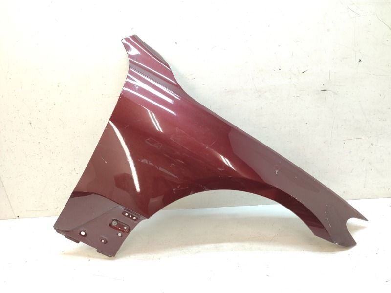 Крыло переднее правое
