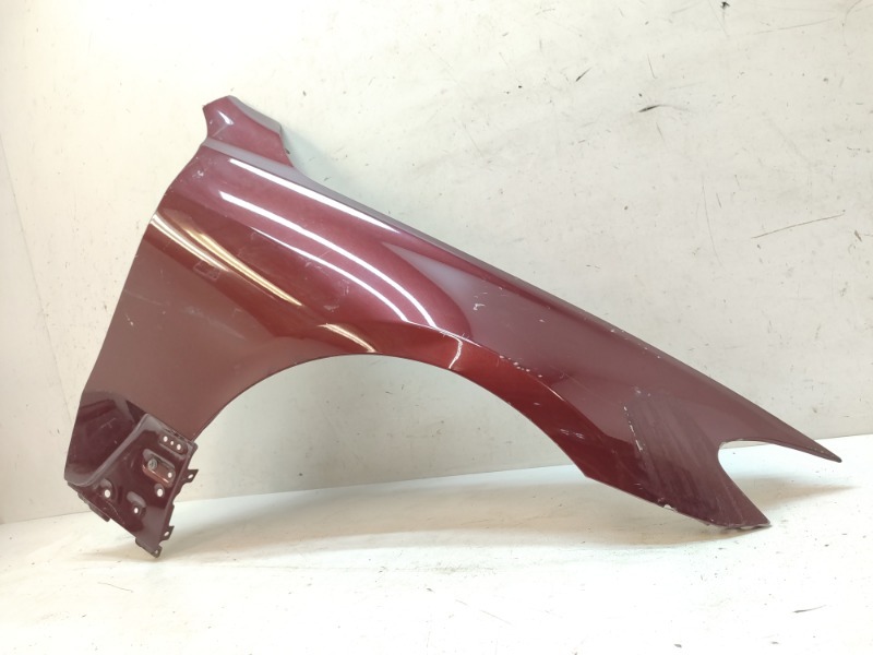 Крыло переднее правое