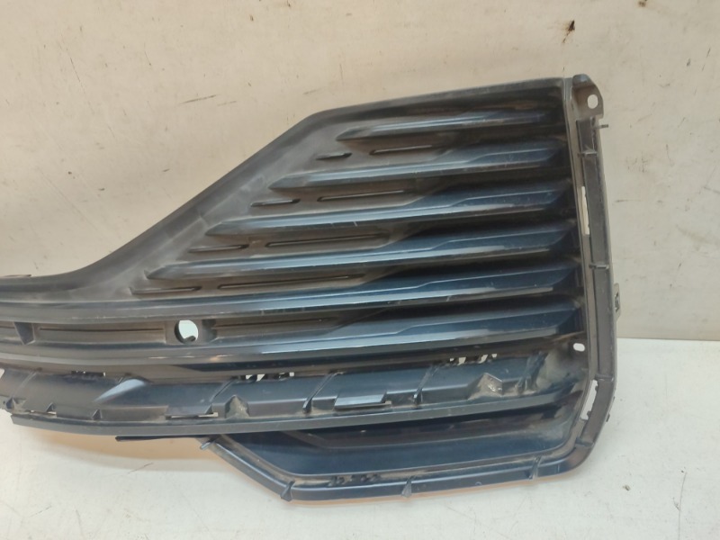 Решетка в бампер левая