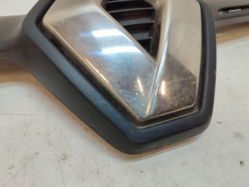 Накладка на решетку радиатора