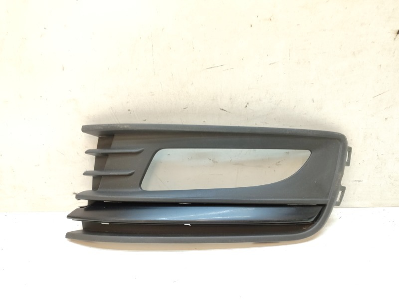 Рамка противотуманной фары левой