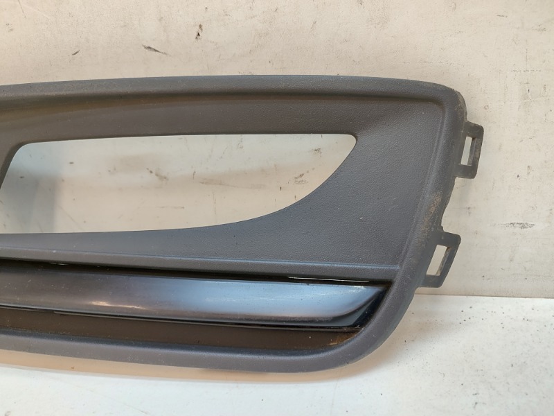 Рамка противотуманной фары левой