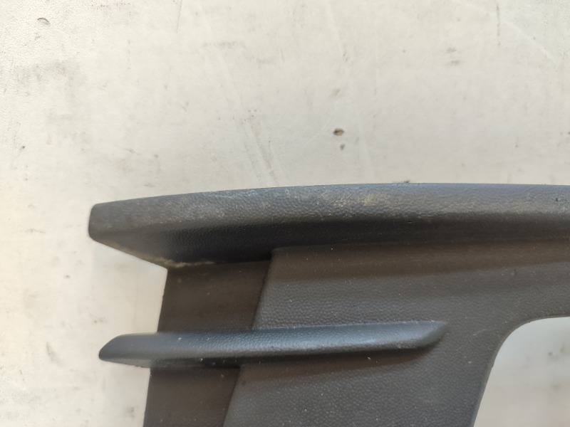 Рамка противотуманной фары левой