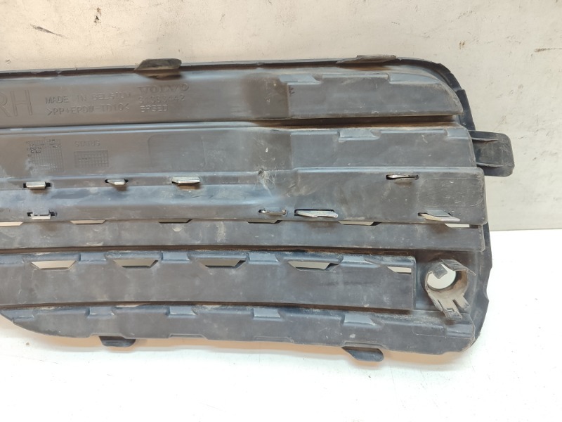 Рамка противотуманной фары правой