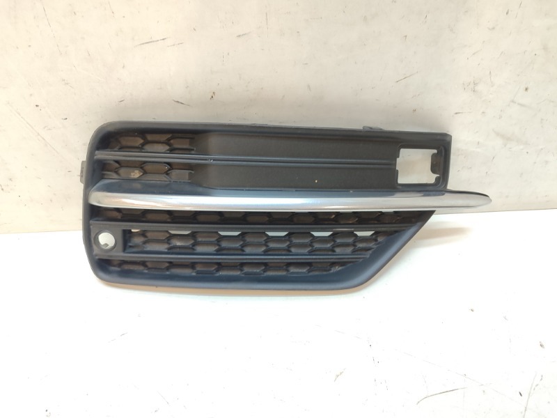 Рамка противотуманной фары правой