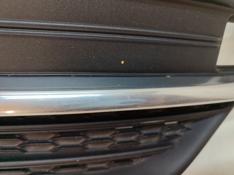 Рамка противотуманной фары правой