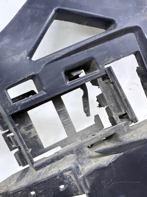 Усилитель переднего бампера