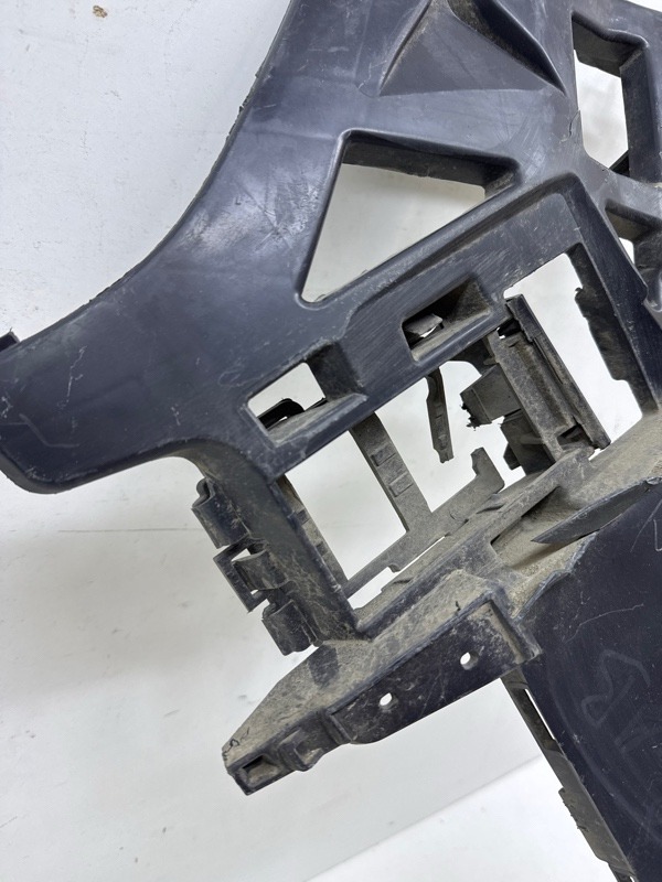 Усилитель переднего бампера