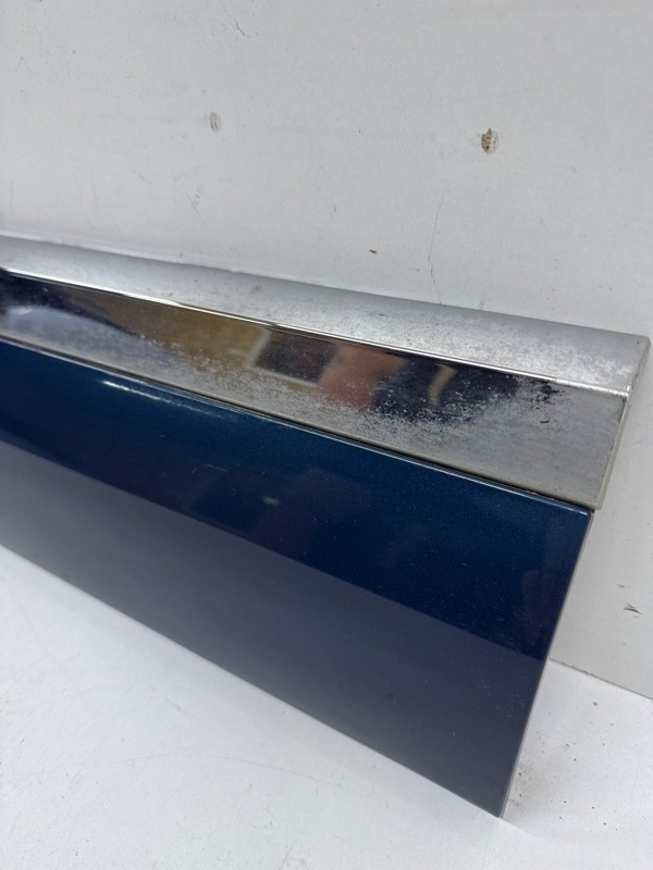 Накладка двери передней левой