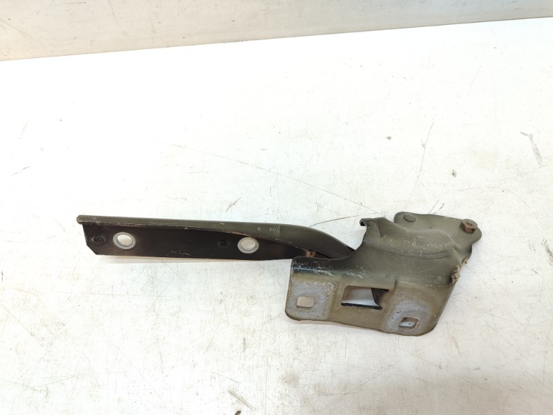 Петля капота левая