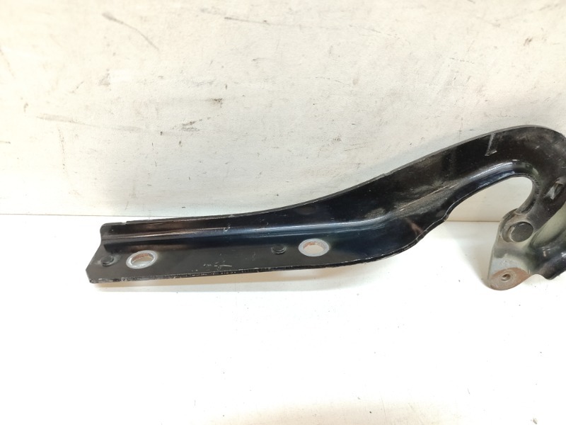 Петля капота левая