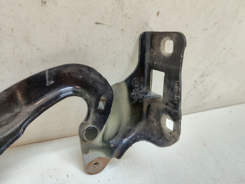 Петля капота левая