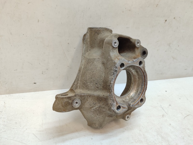 Кулак поворотный задний левый