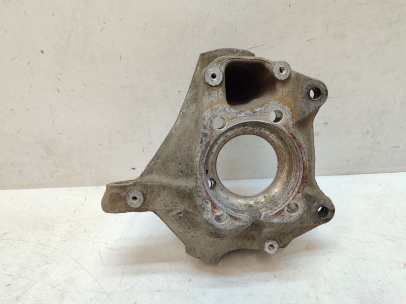 Кулак поворотный задний левый