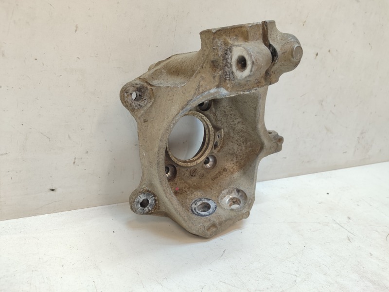 Кулак поворотный задний левый